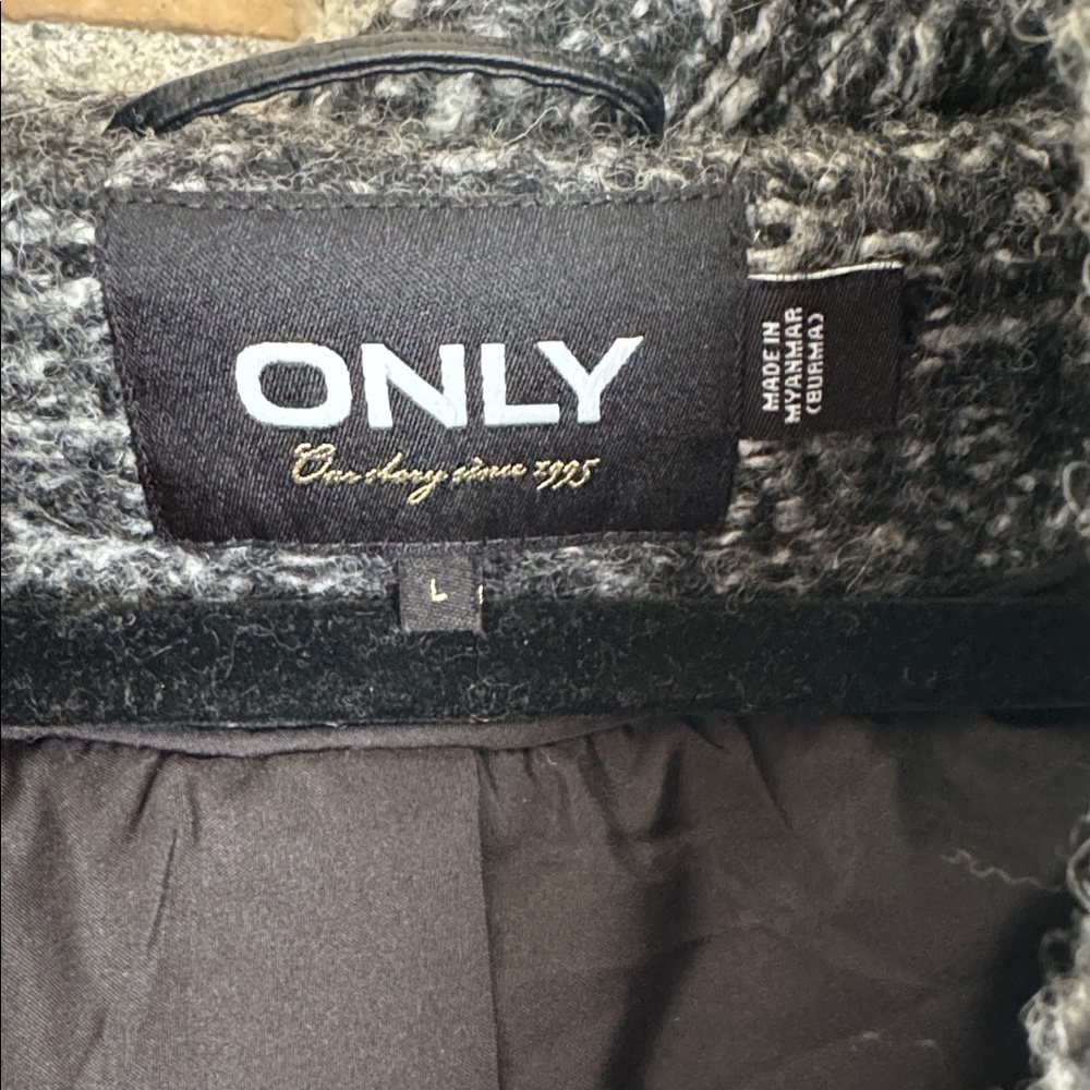 ONLY ONLSEDONA Boucle Wool Black and Gray Coat with Hood - Picture 4 of 7